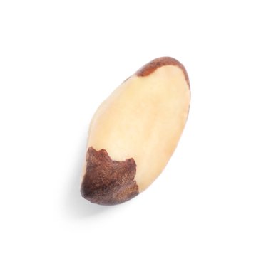Beyaz zemin üzerine lezzetli Brezilya cevizi. Sağlıklı snack