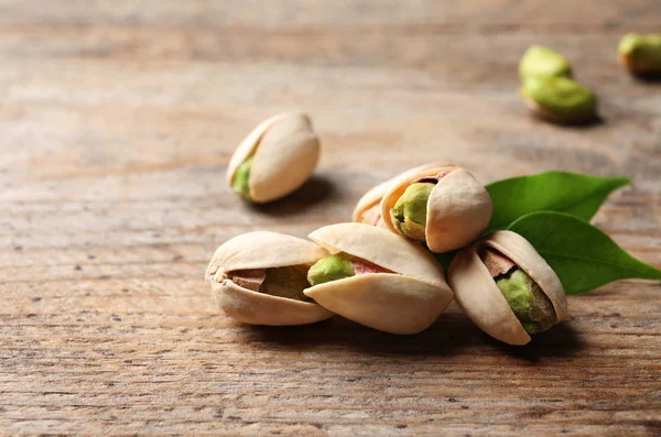 Bio Pistazienkerne Auf Holztisch Raum Für Text — Stockfoto