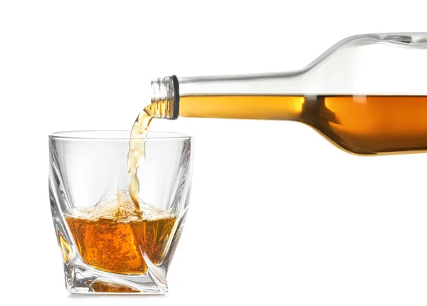 Gieten Van Dure Whisky Glas Witte Achtergrond — Stockfoto