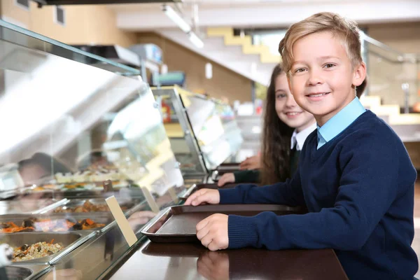 Crianças Perto Servir Linha Com Alimentos Saudáveis Cantina Escola — Fotografia de Stock