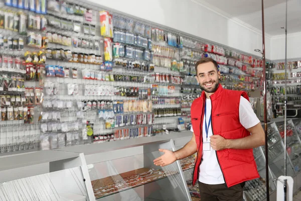 Spor Salonu Içinde Balık Tutmak Için Ekipmanlar Ile Vitrin Yakın — Stok fotoğraf