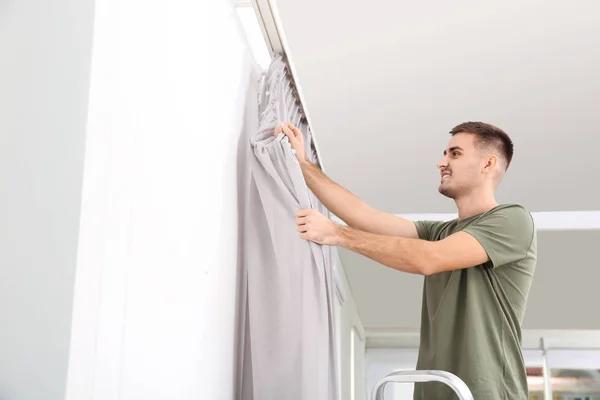 Young Couple Hanging Window Curtain Indoors Interior Decor Element — Stock Photo, Image