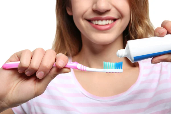 Casal Jovem Com Escovas Dentes Perto Espelho Banheiro Higiene Pessoal — Fotografia de Stock