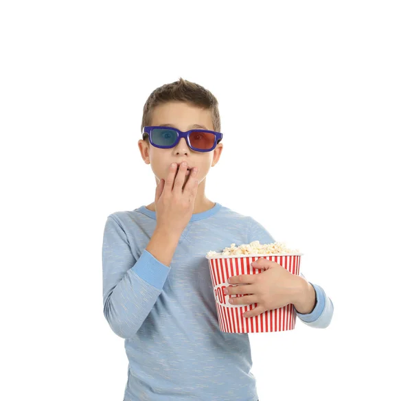 Emotionele Jongen Met Bril Popcorn Tijdens Bioscoop Toon Witte Achtergrond — Stockfoto
