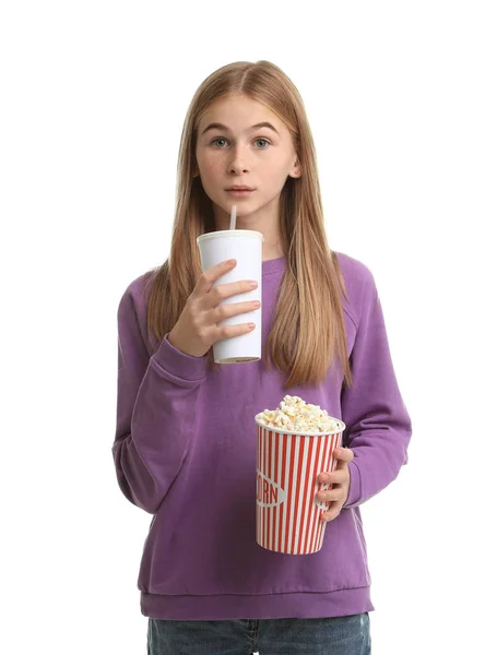 Emotionales Teenager Mädchen Mit Popcorn Und Getränk Während Einer Kinoshow — Stockfoto
