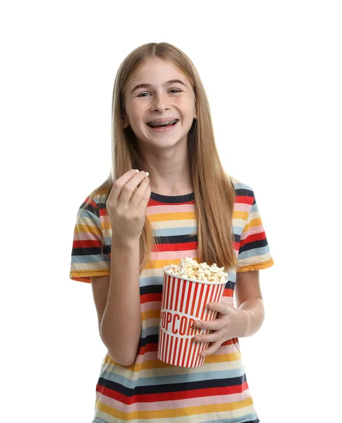 Tienermeisje Met Popcorn Tijdens Bioscoop Toon Witte Achtergrond — Stockfoto