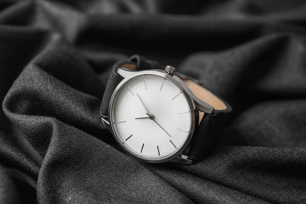 Eleganta Armbandsur Mörkt Tyg Modeaccessoar — Stockfoto