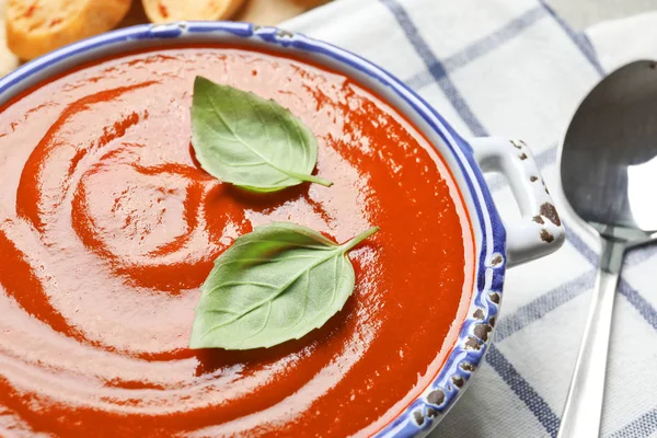 Gericht Mit Frischer Hausgemachter Tomatensuppe Auf Dem Tisch Nahaufnahme — Stockfoto