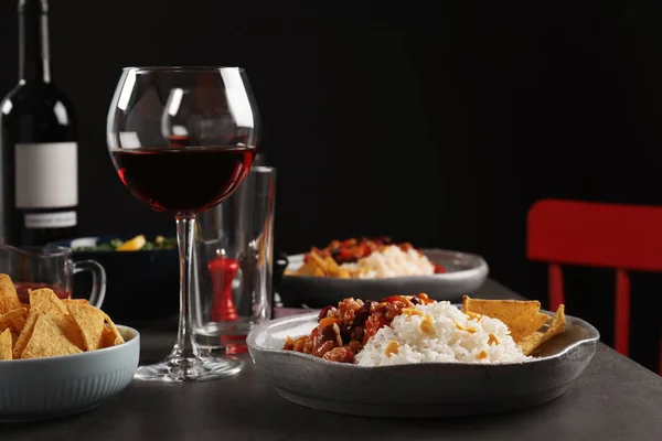 Saboroso Chili Con Carne Servido Com Arroz Mesa Cinza Jantar — Fotografia de Stock