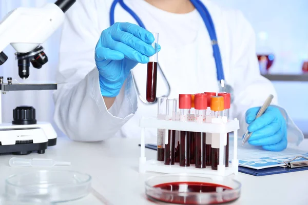 Female Scientist Working Table Laboratory Research Analysis — Stock Photo, Image