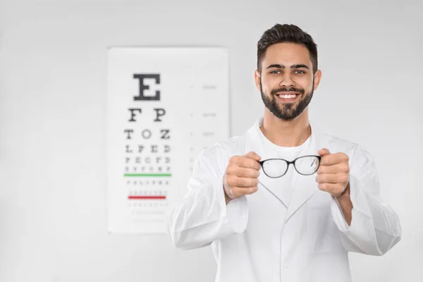 Férfi Szemész Szemüvegek Klinikán Hely Szöveg — Stock Fotó