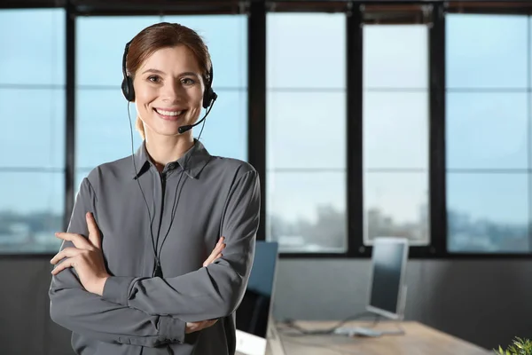 Operadora Soporte Técnico Femenino Con Auriculares Aislados Blanco — Foto de Stock