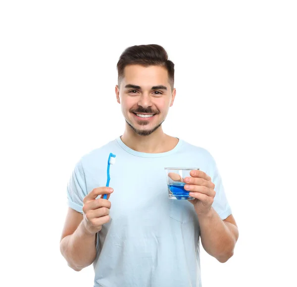 年轻人用牙刷在颜色背景 文本的空间 牙齿护理 — 图库照片