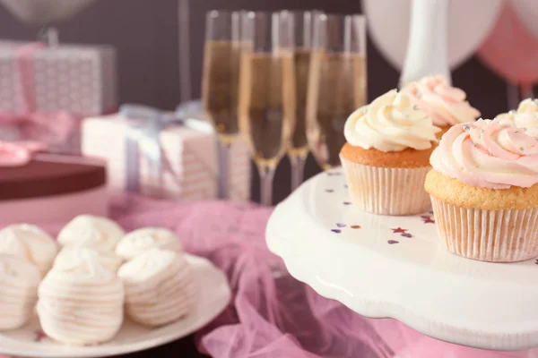 Stand Cupcakes Table Closeup Space Text — Stock Photo, Image