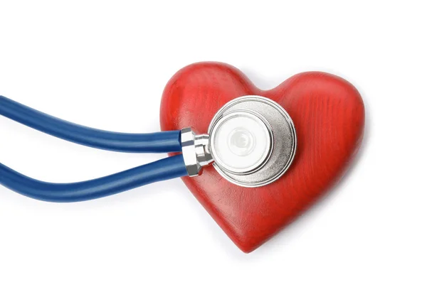 Kırmızı Kalp Beyaz Arka Planda Üstten Görünüm Stetoskop Kardiyoloji Kavramı — Stok fotoğraf