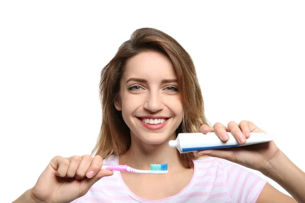 年轻妇女的画像与牙刷和浆糊在白色背景 — 图库照片