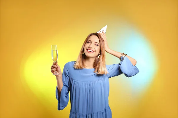 Portrait Happy Woman Party Hat Champagne Glass Color Background — Stock Photo, Image