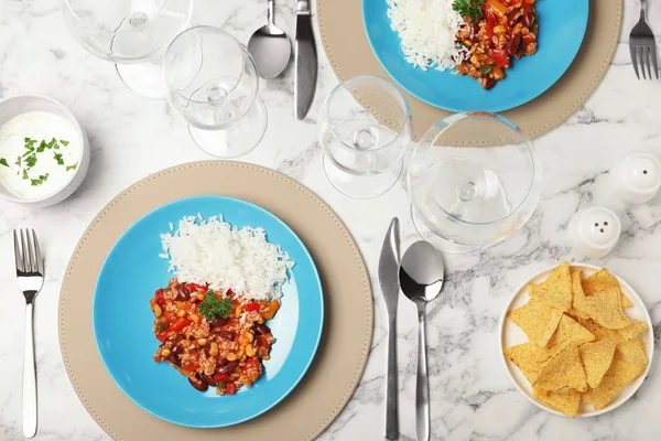 Saboroso Chili Con Carne Servido Com Arroz Mesa Mármore Jantar — Fotografia de Stock