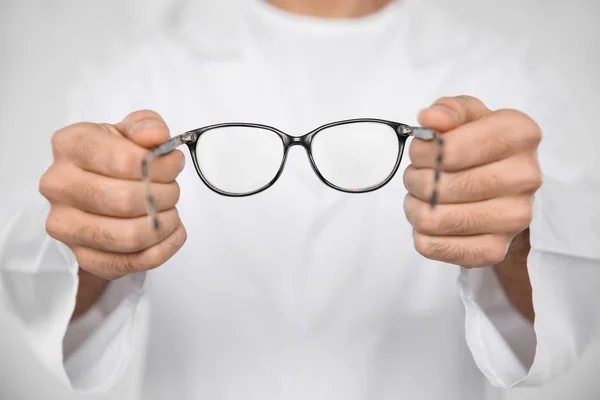 Szemüveg Klinikán Vértes Férfi Szemész — Stock Fotó