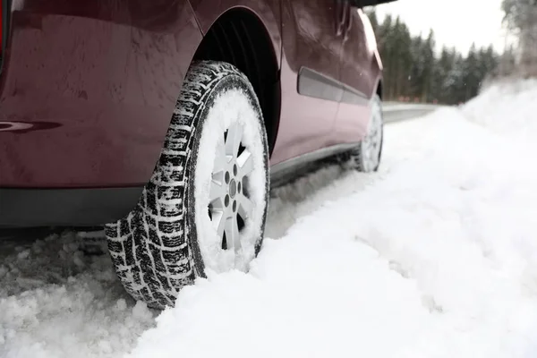 Vista Perto Carro Neve Perto Estrada Espaço Para Texto — Fotografia de Stock