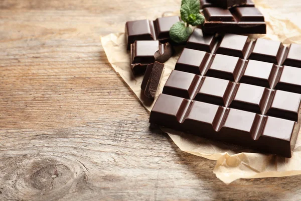 Sabroso Chocolate Sobre Fondo Madera Espacio Para Texto — Foto de Stock