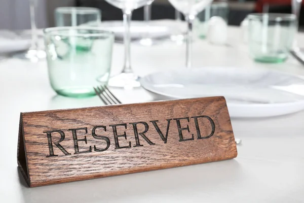 Tischdekoration Mit Reserviertem Schild Restaurant Raum Für Text — Stockfoto