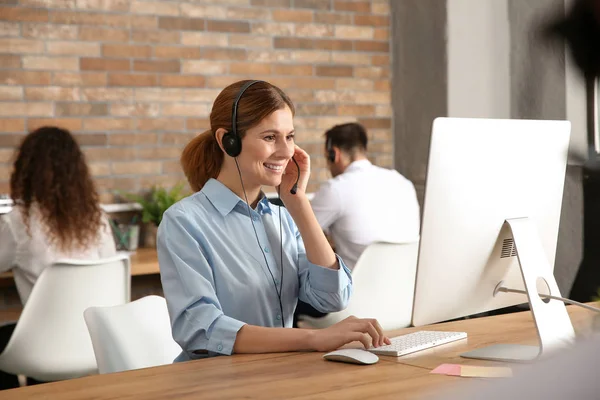 Technischer Support Mit Headset Arbeitsplatz — Stockfoto