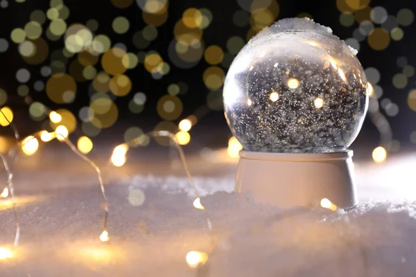 Globo Cristal Luzes Natal Neve Contra Fundo Desfocado Espaço Para — Fotografia de Stock