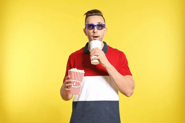 Man Glasses Popcorn Beverage Cinema Show Color Background — Stock Photo, Image