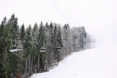 Güzel manzara ile teleferik mountain Resort. Kış tatili