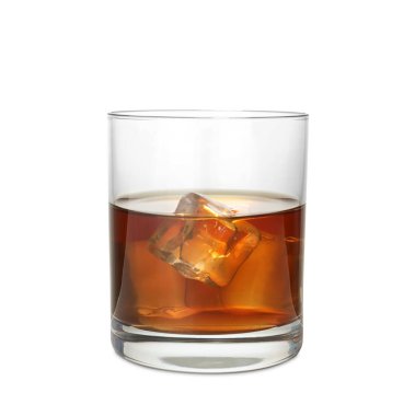 Scotch viski beyaz zemin üzerine cam