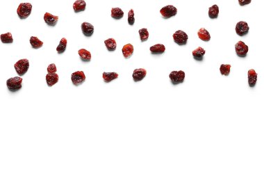 Kızılcık beyaz arka plan, metin için yer üzerinde düz yatıyordu bileşimi. Kurutulmuş meyve sağlıklı çerez olarak