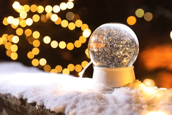 Globo Neve Luzes Natal Borradas Fundo Espaço Para Texto — Fotografia de Stock