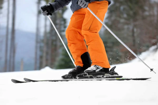 Skifahrer Hang Skigebiet Nahaufnahme Winterurlaub — Stockfoto
