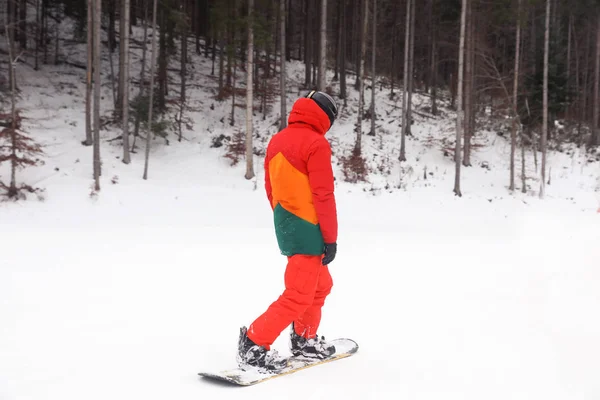 Snowboardzistów Stoku Ośrodku Ferie Zimowe — Zdjęcie stockowe