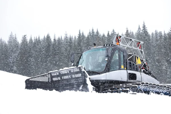 Nuevo Arado Nieve Moderno Resort Montaña —  Fotos de Stock