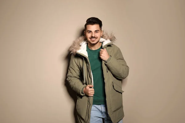 Young Man Wearing Warm Clothes Color Background Ready Winter Vacation — Stock Photo, Image
