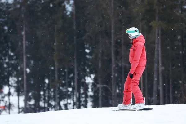 Snowboardåkare Sluttningen Resort Utrymme För Text Vintersemester — Stockfoto