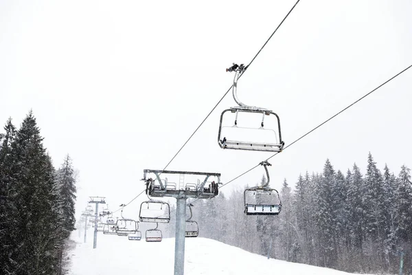 Ski Lift Snowy Mountain Resort Winter Vacation — Zdjęcie stockowe