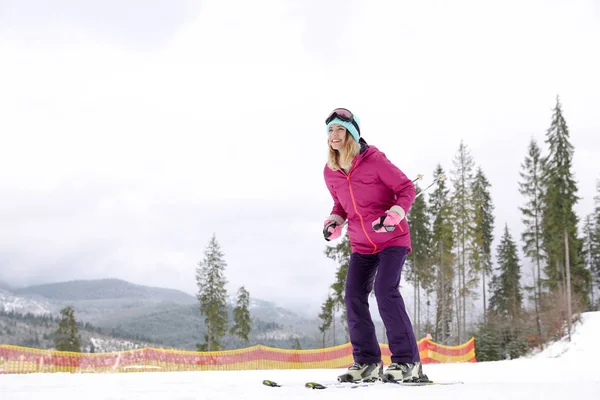 Female Skier Slope Resort Space Text Winter Vacation — Stock Photo, Image