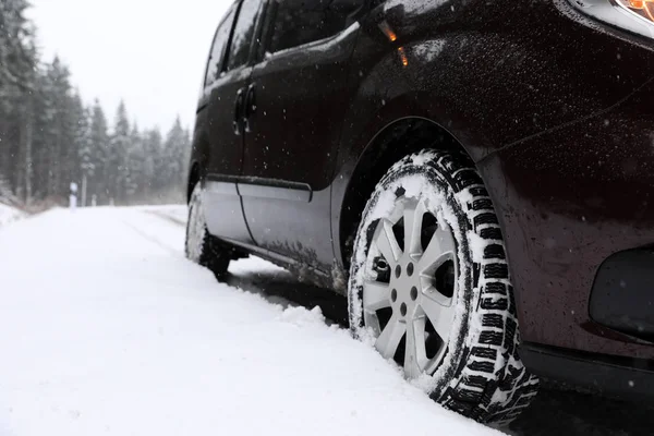 Vista Perto Carro Dia Inverno Nevado — Fotografia de Stock