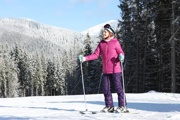 Young Woman Ski Equipment Spending Winter Vacation Mountains — Stock Photo, Image