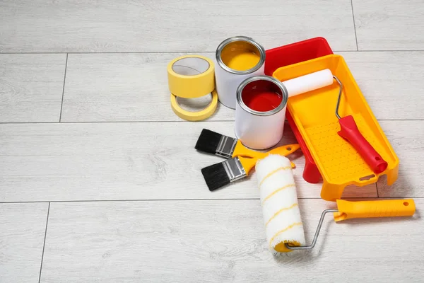 Boîtes Peinture Outils Décoration Sur Sol Bois Espace Pour Texte — Photo