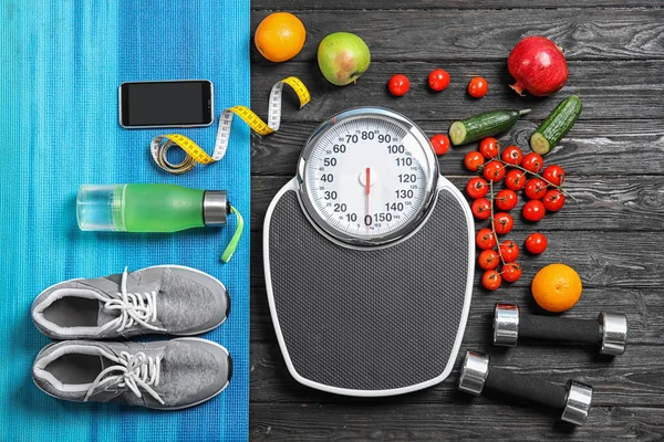 Flat Lay Composition Scales Healthy Food Sport Equipment Wooden Background — 图库照片