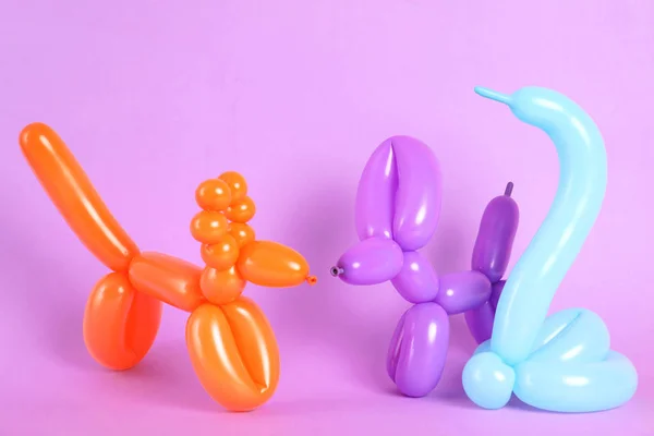Φιγούρες Από Μοντελοποίηση Μπαλόνια Στο Χρώμα Φόντου — Φωτογραφία Αρχείου