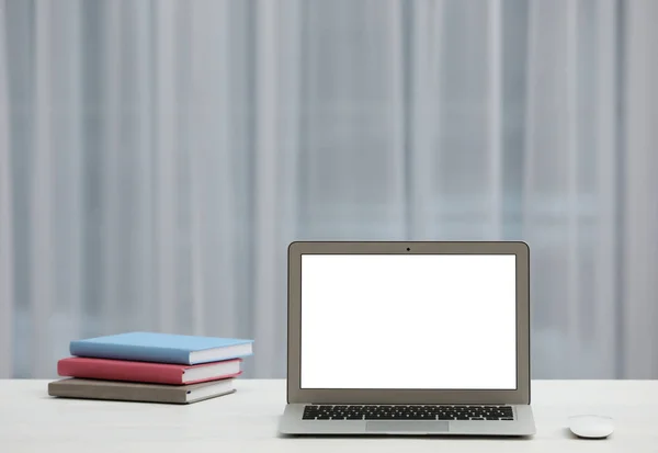 Laptop Val Üres Képernyő Tábla Zárt Térben Hely Szöveg — Stock Fotó