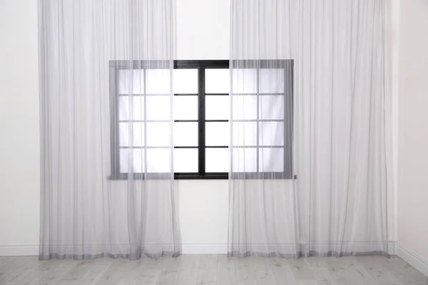 Modern Raam Met Glas Gordijnen Kamer Interieur — Stockfoto