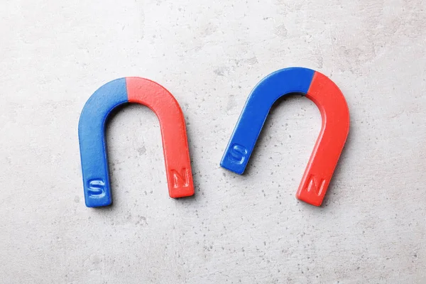 Red Blue Horseshoe Magnets Grey Background Top View — Stockfoto