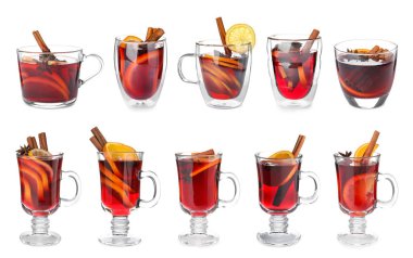 Geleneksel Noel mulled şarap beyaz arka plan üzerinde farklı bardaklarda kümesi