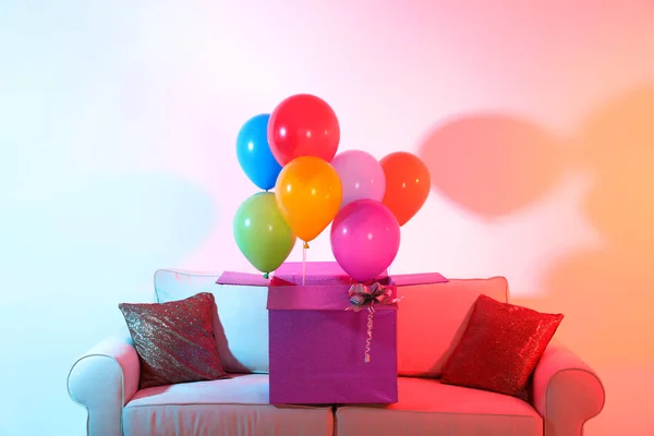 Gift Box Bright Air Balloons Sofa Color Background — Stock Photo, Image